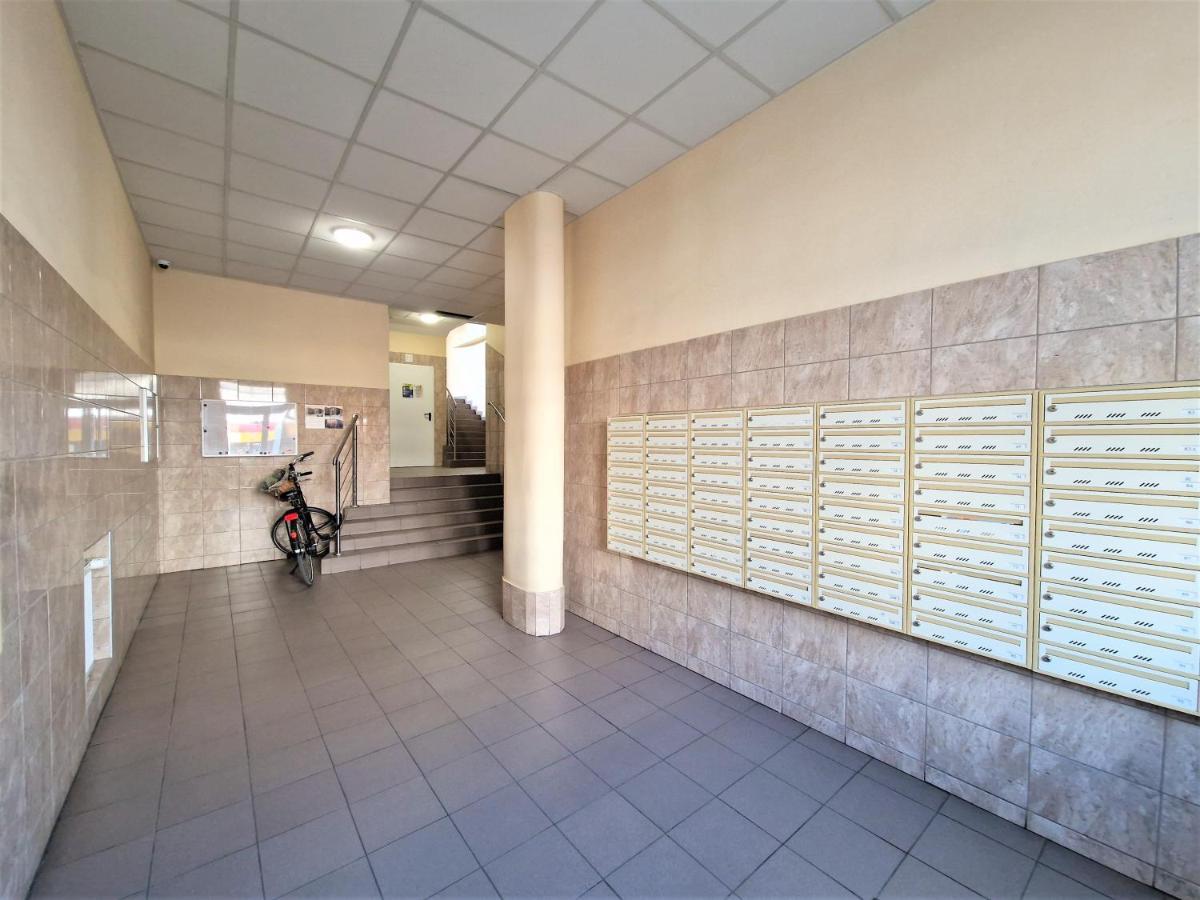 J&W Apartments Grojecka Glam Flat Warszawa Eksteriør bilde